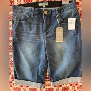Wit & Wisdom NWT Ab'Solution Cuffed Denim Shorts  Medium Wash Size 12